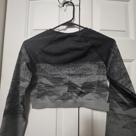Gymshark Adapt Ombre Crop Top Size Medium - Picture 4 of 6